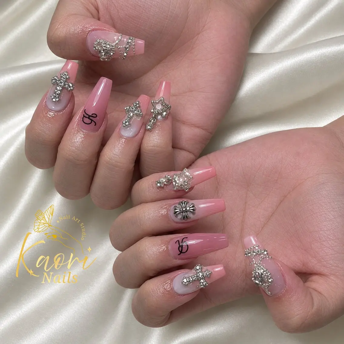 ネイル ゴージャス グラデーション ロングネイル ピンク シルバー ハンドネイル ゆかり YUKARIのネイルデザイン