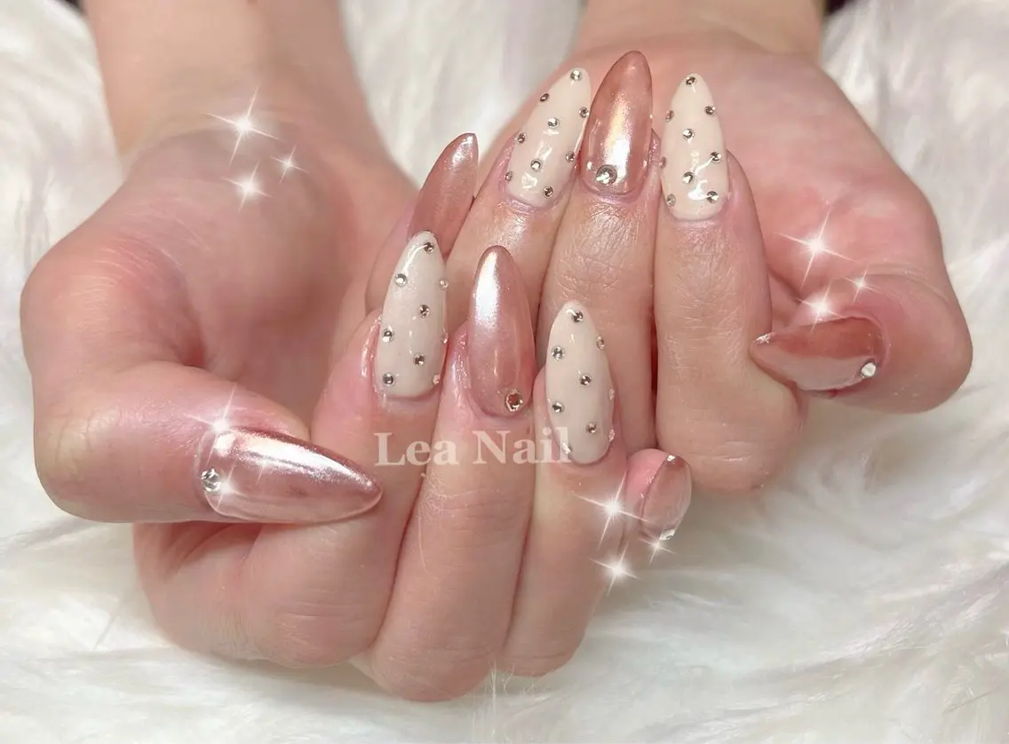 ネイル ドット ミラーネイル ストーンネイル Lea Nailのネイルデザイン