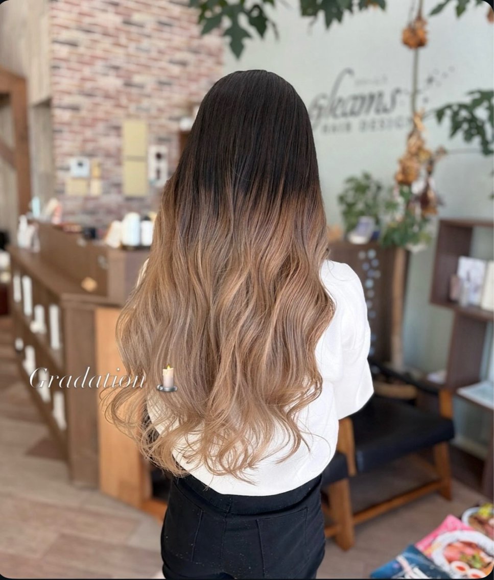 ロング カラー グラデーションカラー トリートメント シミズ カエデ🍁のヘアスタイル