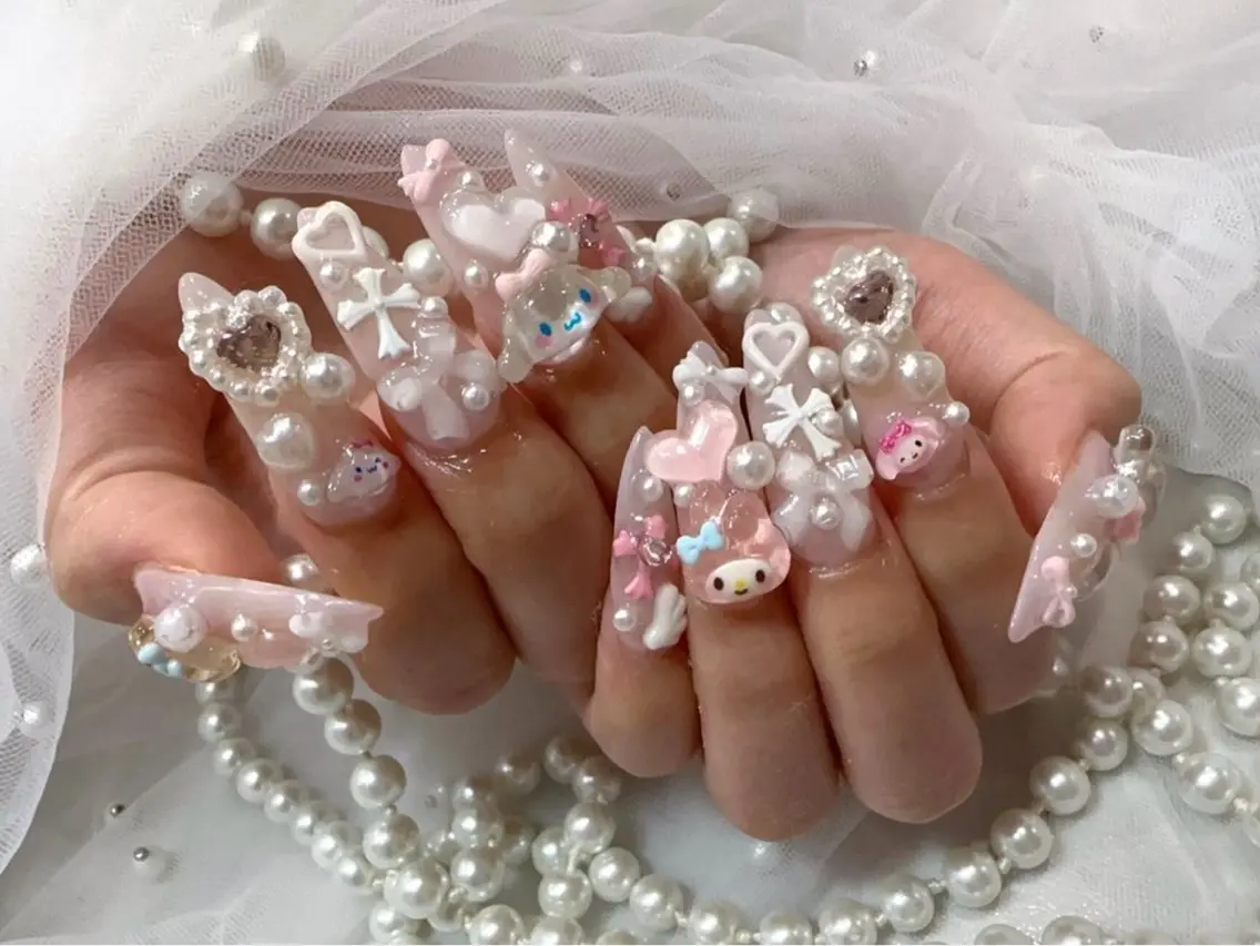 ネイル 長さ出し ガーリー 韓国ネイル ロングネイル 持ち込み ハンドネイル Nami nail salonのネイルデザイン