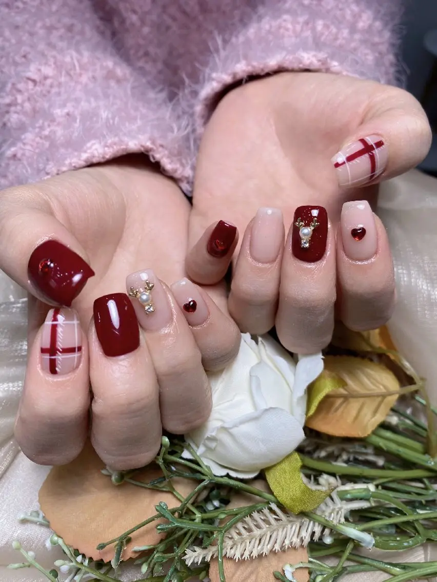 ネイル 冬ネイル クリスマス ハンドネイル UM Nail Salonのネイルデザイン