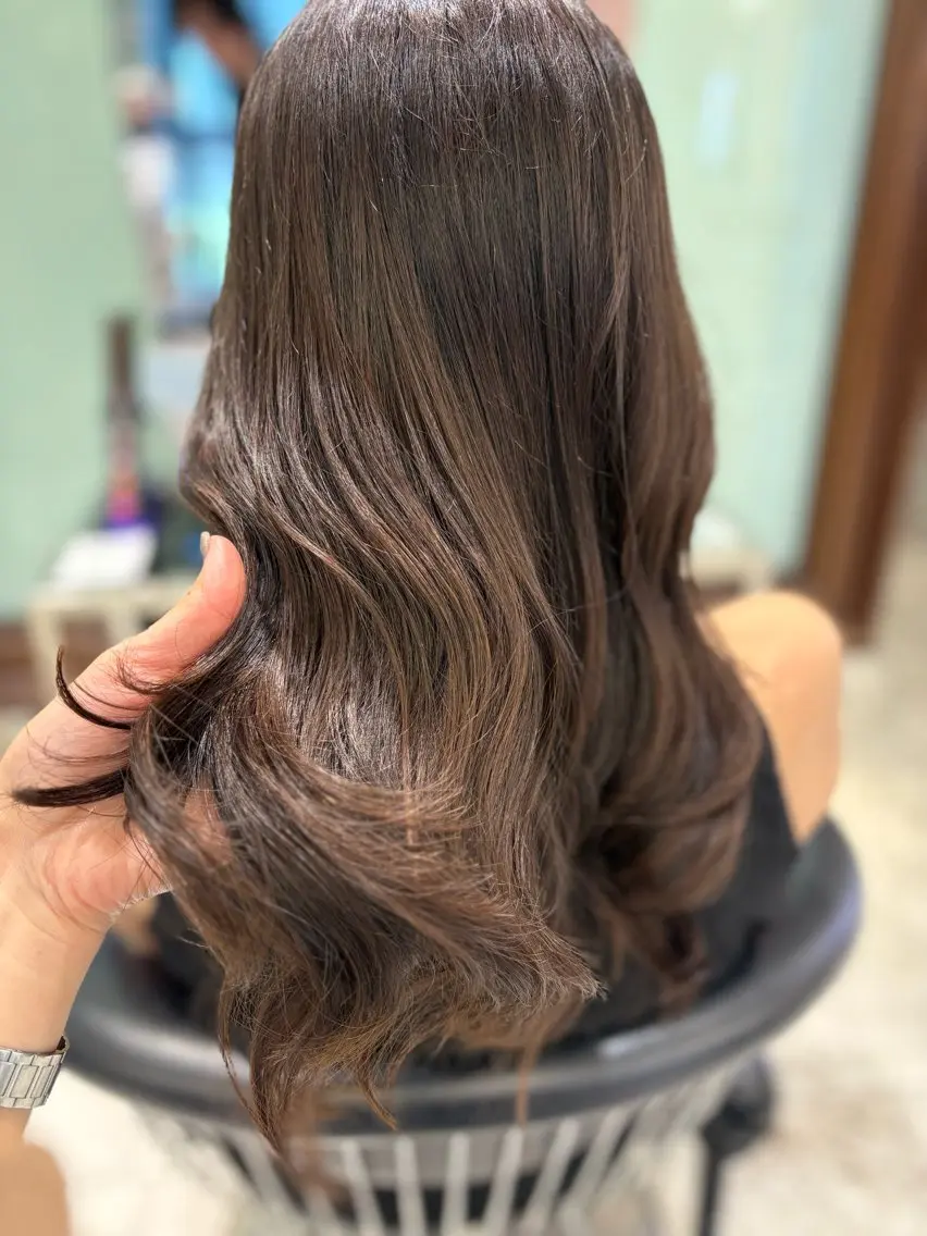 セミロング カラー パーマ ヘアカラー トリートメント 韓国っぽ水光肌カラー マンツーマン🫧なおのヘアスタイル
