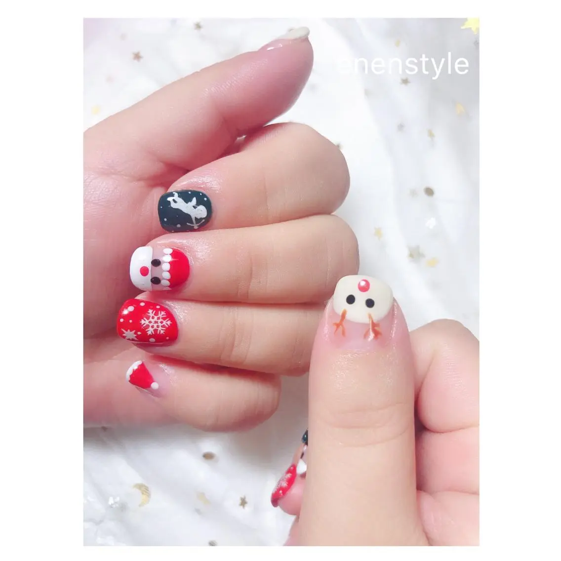 ショート ネイル クリスマス ジェルネイル ニュアンスネイル オフィスネイル ワンカラーネイル 🐾enen style 🐾のネイルデザイン