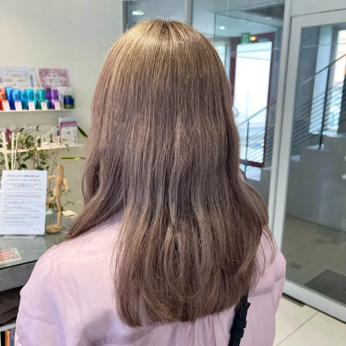 ミディアム カラー ベージュカラー ブリーチ 透明感カラー ダブルカラー ミルクティーベージュ ヘアカラー トリートメント 由比藤理子 ブリーチカラー🌈のヘアスタイル