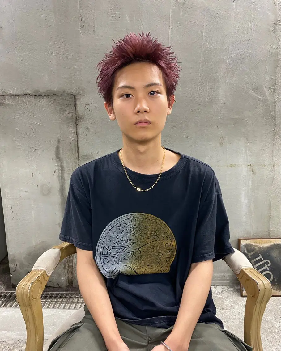 ショート カラー メンズ スパイキーショート レッドカラー ショートヘア カット ヘアカラー パーマ、髪質改善 カズマのヘアスタイル