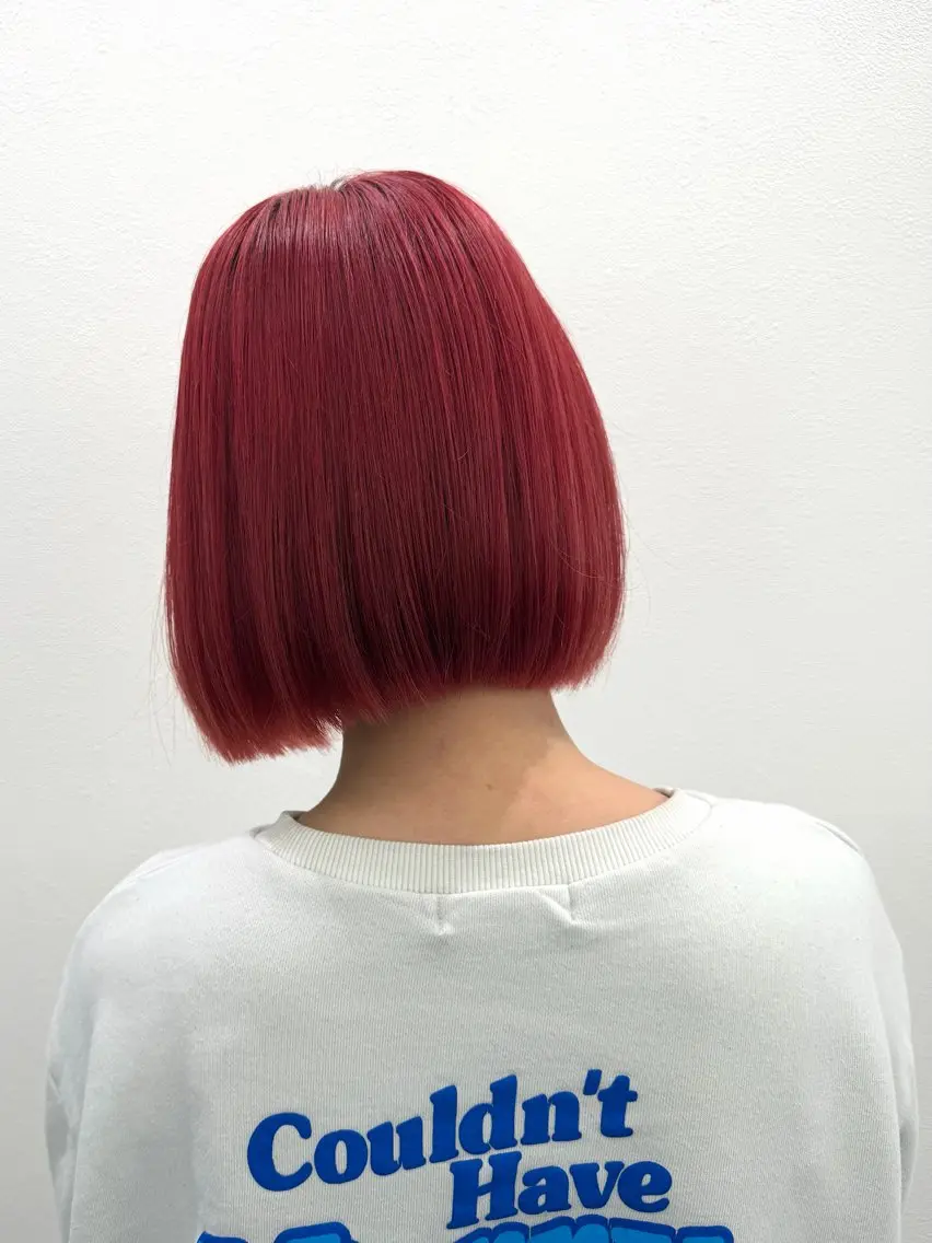 ショート カラー ブリーチ レッドカラー ヘアカラー ハイトーン🪼派手髪 mahoのヘアスタイル