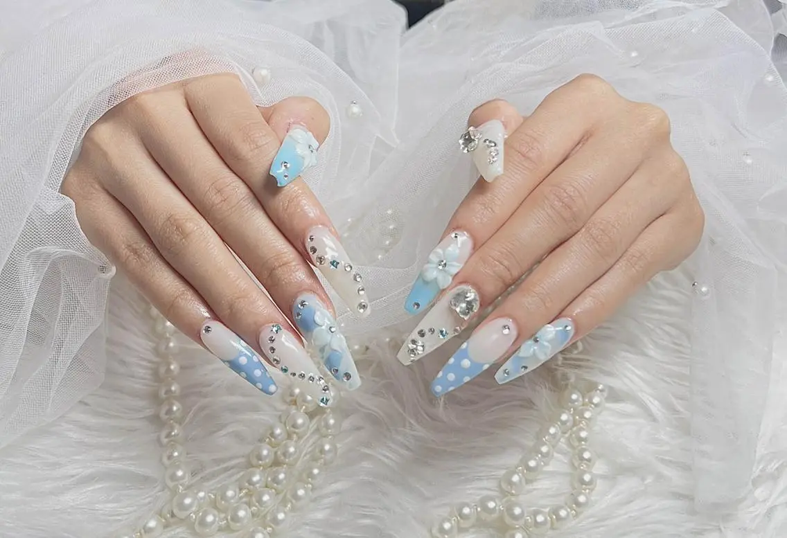ネイル チークネイル フレンチネイル キラキラネイル 韓国ネイル マグネットネイル ハンドネイル H.baby Nail Salonのネイルデザイン