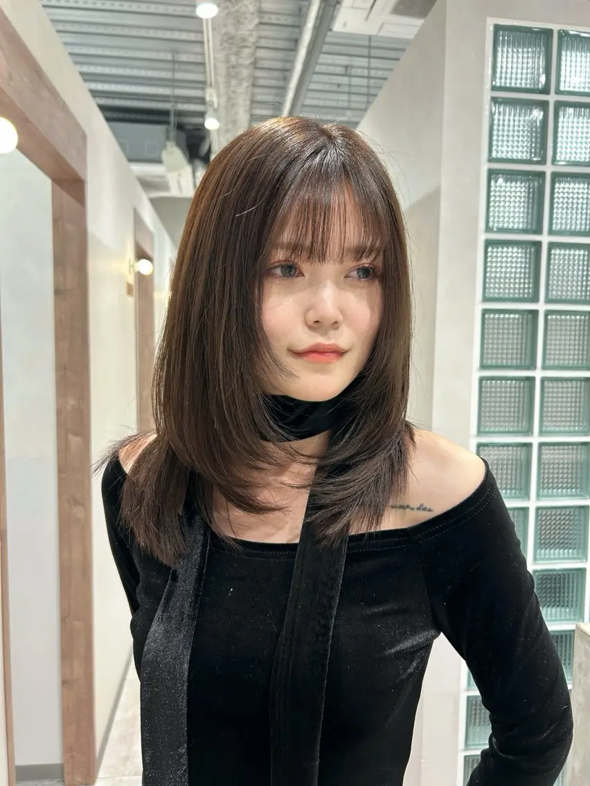 セミロング カラー オリーブカラー レイヤーカット ヘアカラー トリートメント SALOWIN栄 三丁目 木戸里実のヘアスタイル
