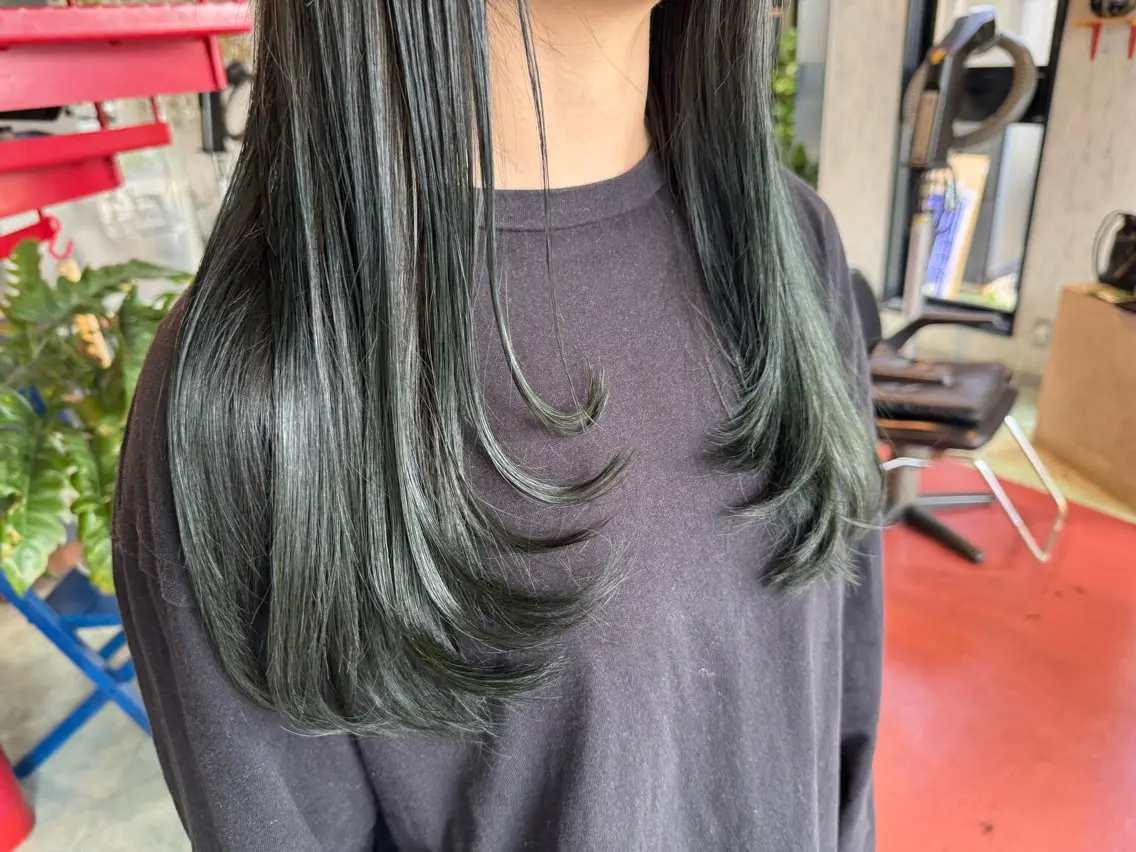 ロング カラー レイヤーカット ヘアカラー 松村 未央のヘアスタイル