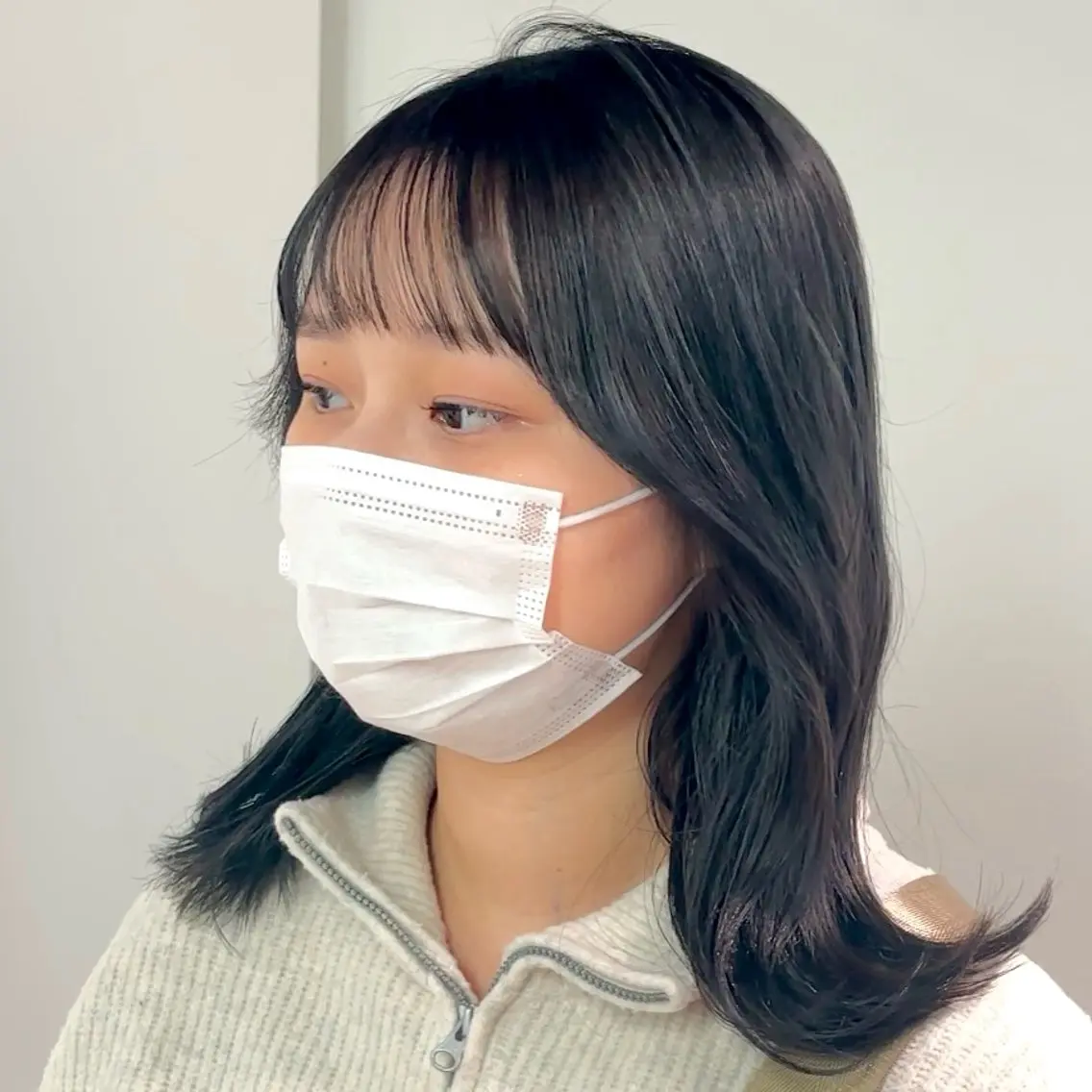 ミディアム カラー 黒髪 透明感カラー ネヅ カオルのヘアスタイル