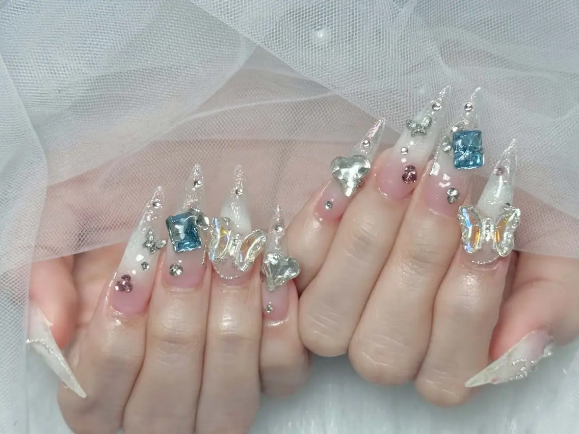 ネイル アートネイル 長さ出し ジェルネイル 韓国ネイル マグネットネイル ハンドネイル Cloudy Chan Nailのネイルデザイン