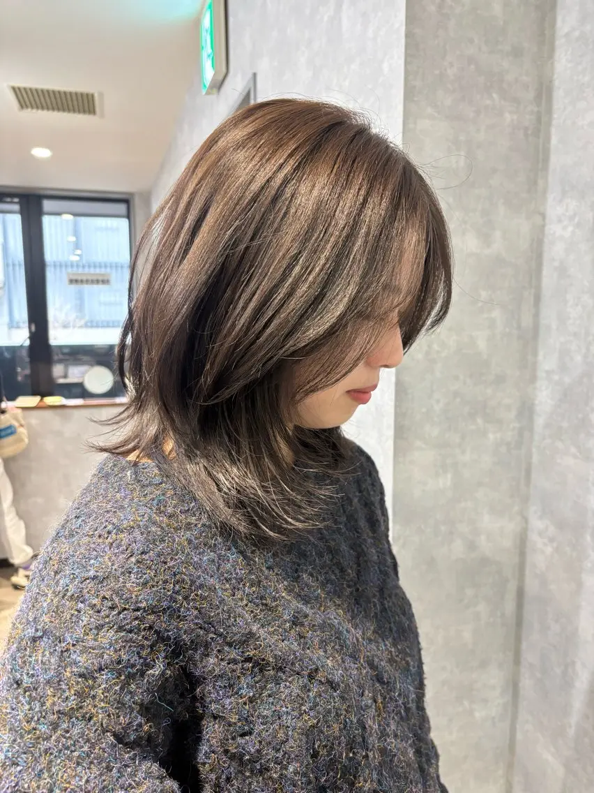 ミディアム カット ヘアカラー トリートメント 🌐NATSUMI 🌐【寒色カラー】のヘアスタイル