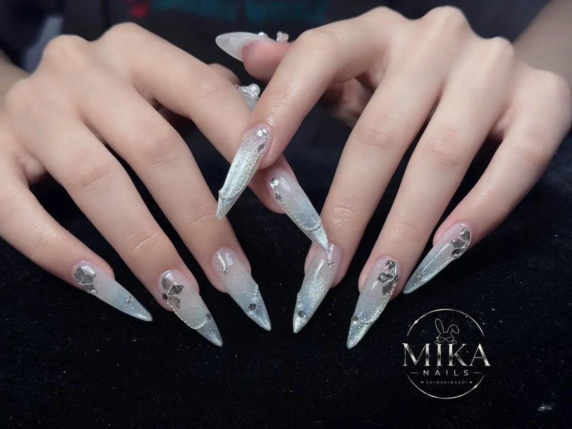 ネイル ガーリー キラキラネイル 韓国ネイル ロングネイル シンプルネイル ハンドネイル 🦊Genie🦊 Mika Nailsのネイルデザイン