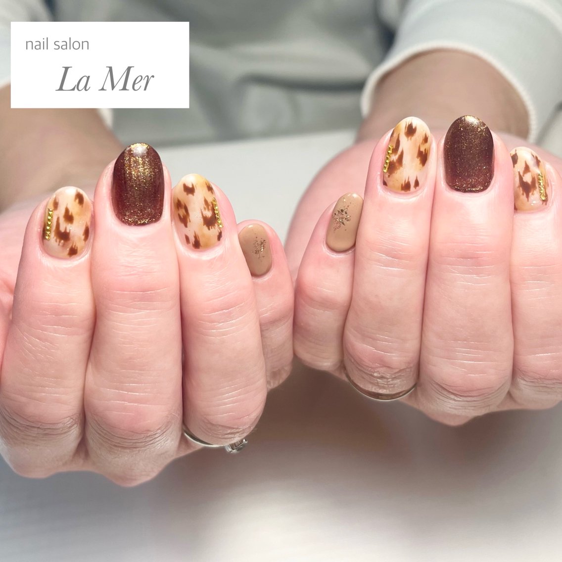 ネイル アニマル柄 ブラウン カジュアル ラメ(グリッター) オフィスネイル ハンドネイル nailsalon La Merのネイルデザイン