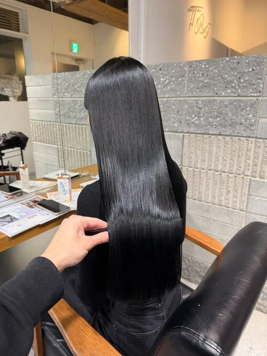 ロング ヘアカラー 岩尾 凪のヘアスタイル
