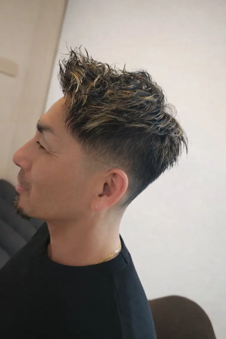 メンズ カラー フェードカット メンズハイライト ハイライトカラー コウスケ rebornのヘアスタイル