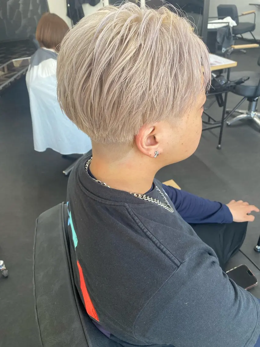 カラー メンズ メンズブリーチ ベージュカラー ブリーチ ケアブリーチ ホワイトベージュ カット ヘアカラー トリートメント 山﨑 大暉【ダブルカラー】のヘアスタイル