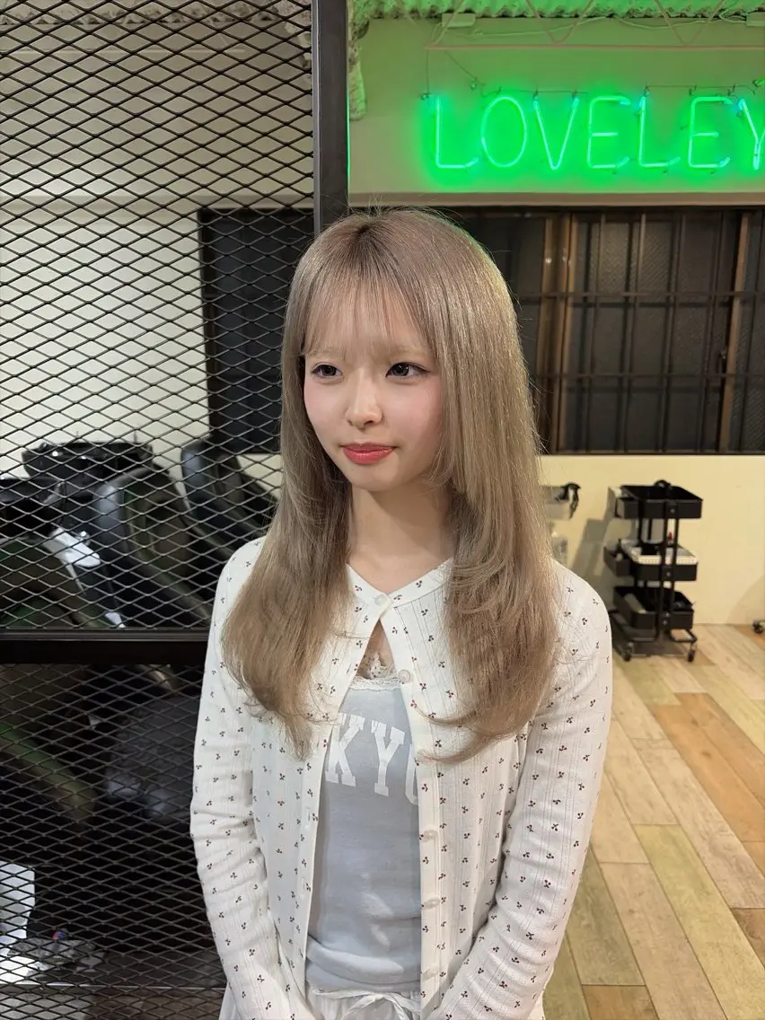 ロング ヘアカラー 💜🦋 COCONA🦋💜のヘアスタイル