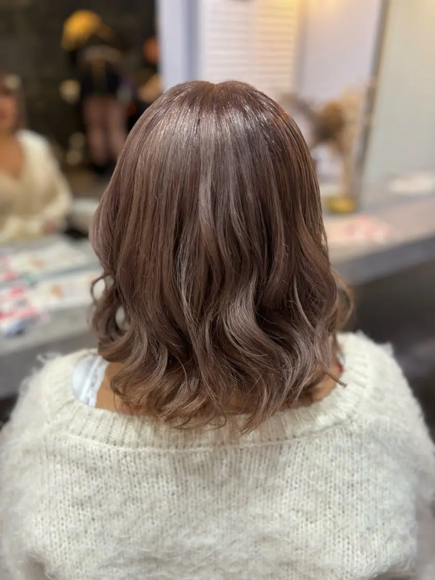 ミディアム ヘアカラー 🐈‍⬛momo🐾 ダブルカラーのヘアスタイル