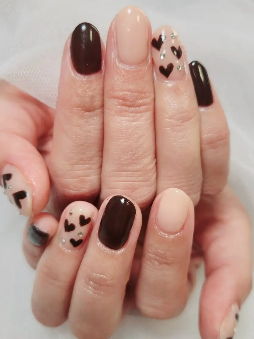 ネイル アートネイル ブラウン ハート キラキラネイル 持ち込み ハンドネイル Nailroom3 古屋のネイルデザイン