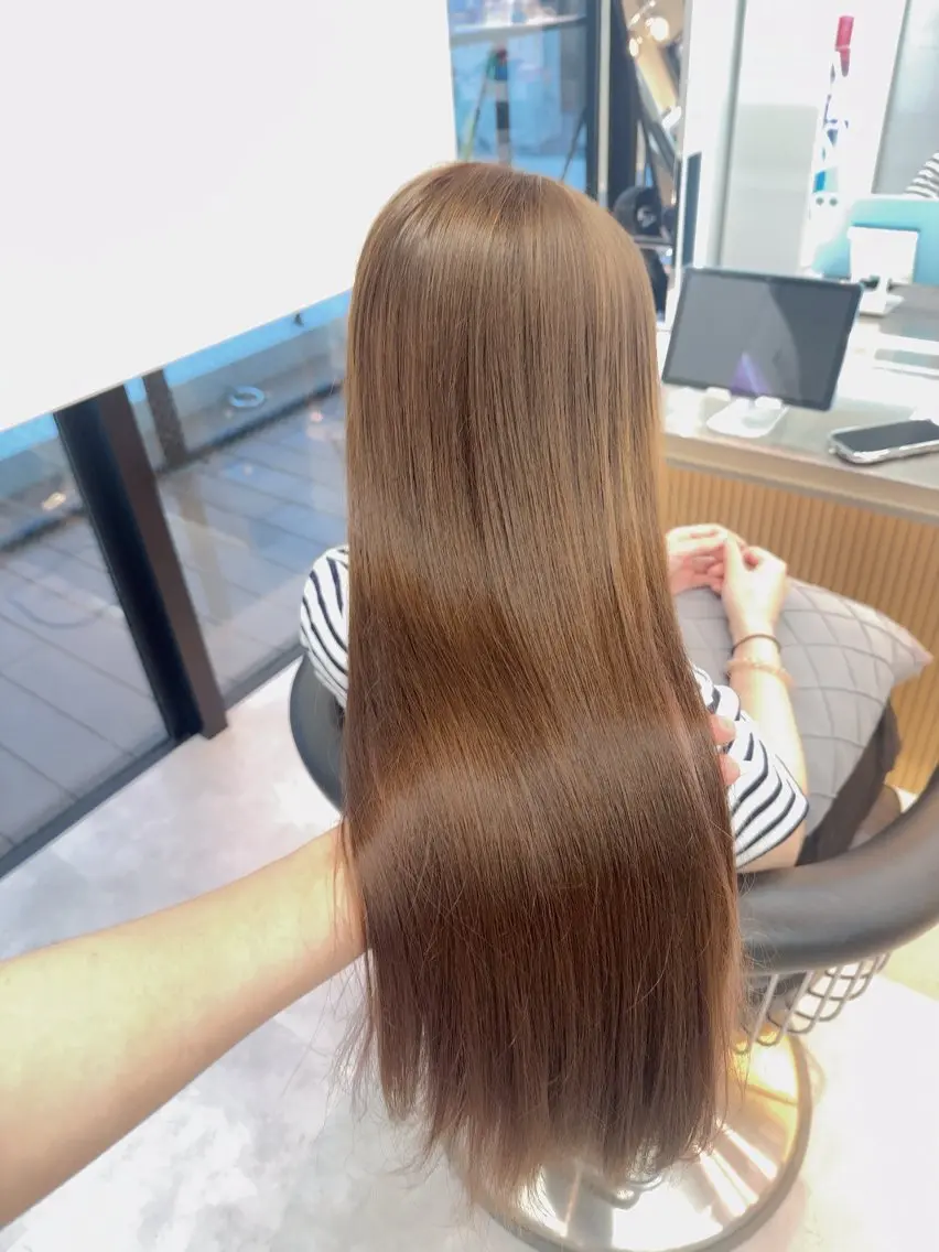 セミロング カラー ベージュカラー レイヤーカット 縮毛矯正 【博多髪質改善】 吉村　清志のヘアスタイル