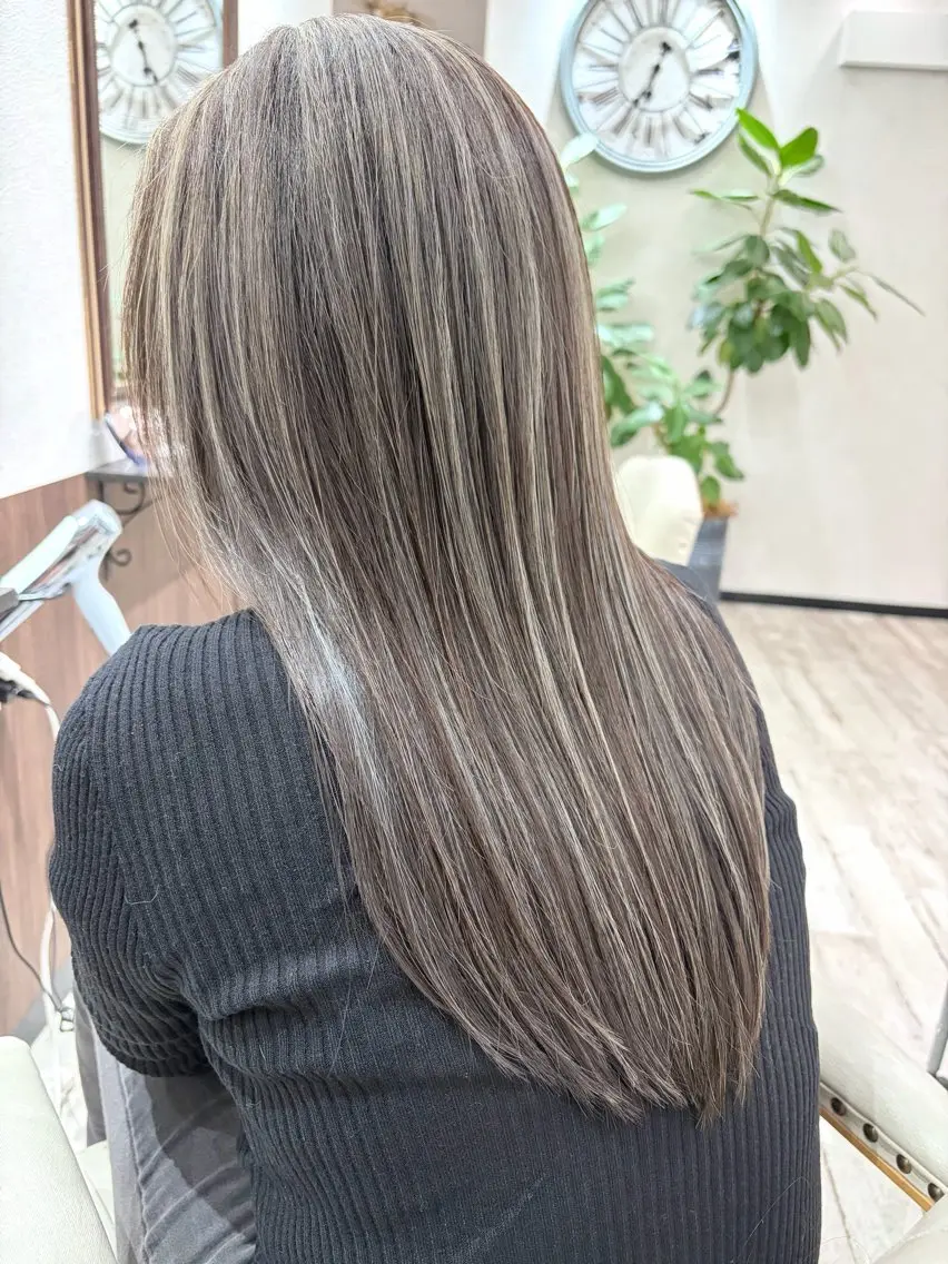 ロング ハイライト ロング カット ヘアカラー トリートメント ハイトーンカラー/ YUTAのヘアスタイル