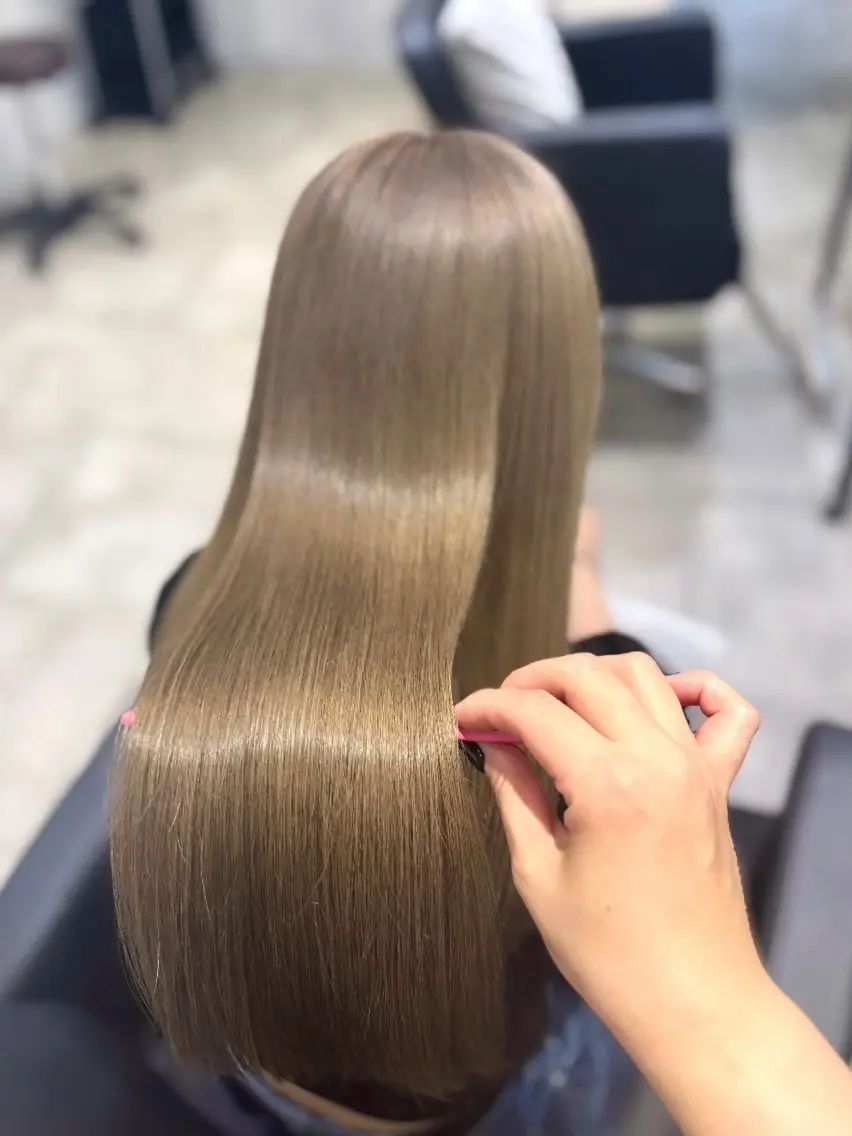 ロング カラー カット ヘアカラー トリートメント 詩乃🎀ピンク 暖色系🫧レイヤーのヘアスタイル