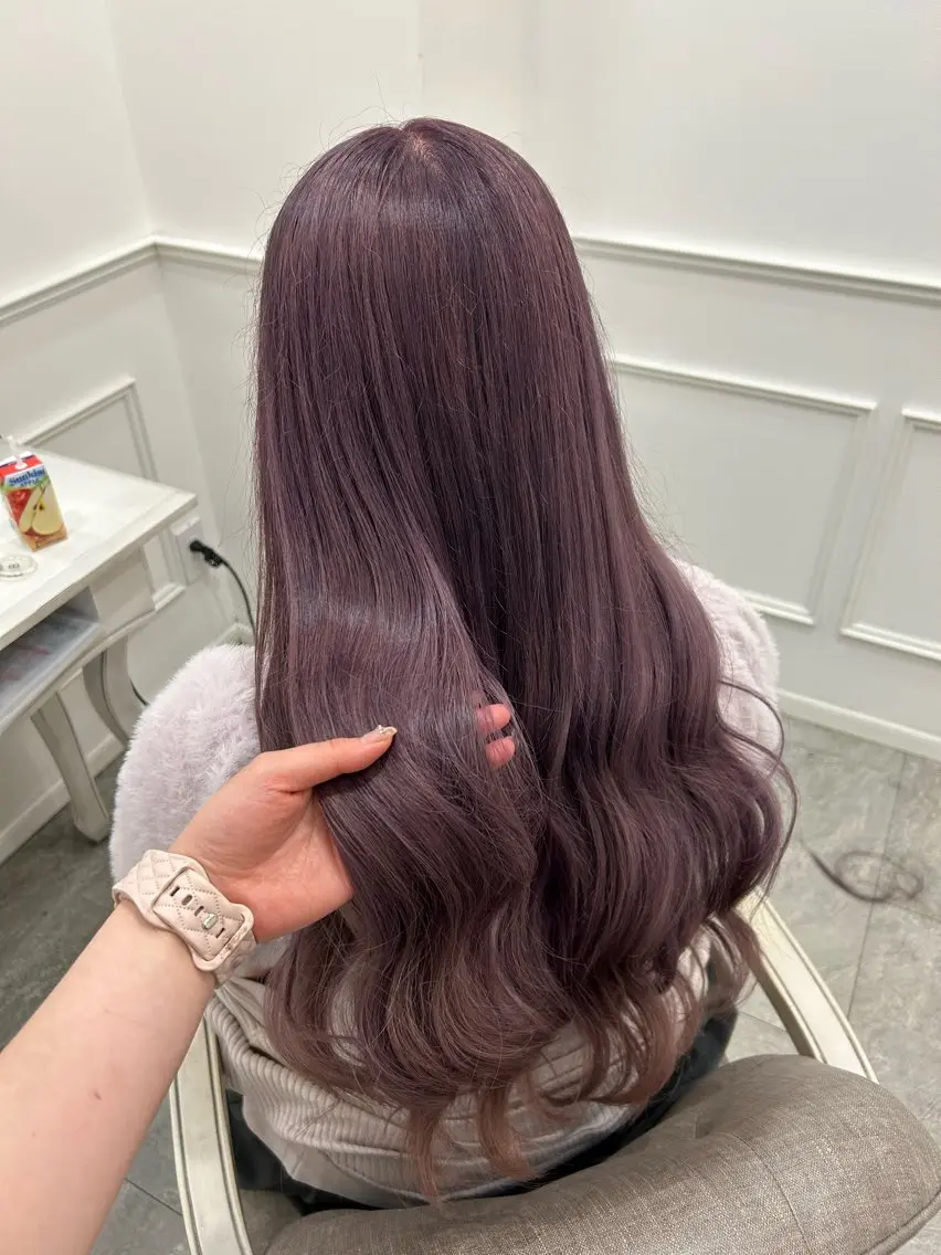 ロング ラベンダーベージュ ヘアカラー 新田 妃那のヘアスタイル