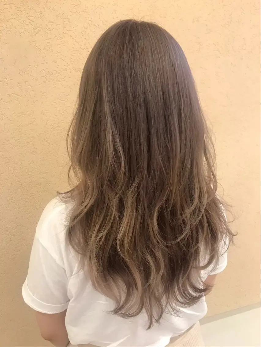 平日限定モデル価格！ヘアカラー➕シルクトリートメント(ベージュ系)の写真