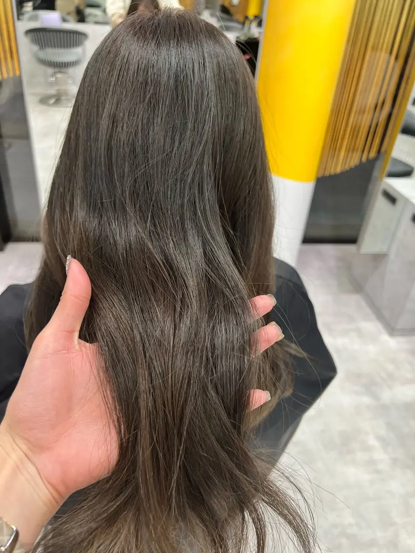 ロング カラー ベージュカラー 透明感カラー 上田 エミのヘアスタイル