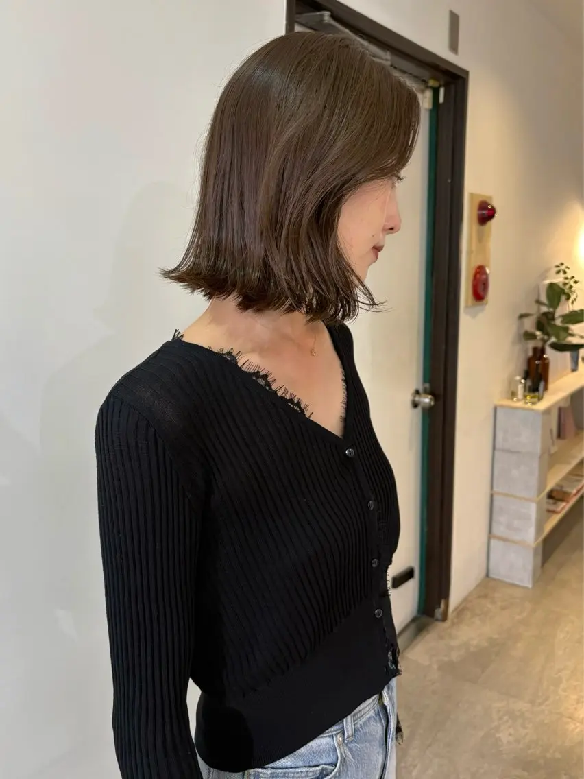 ショート カラー ベージュカラー オリーブベージュ ボブ くびれヘア カット ヘアカラー ユナ ボブカット /ベージュのヘアスタイル