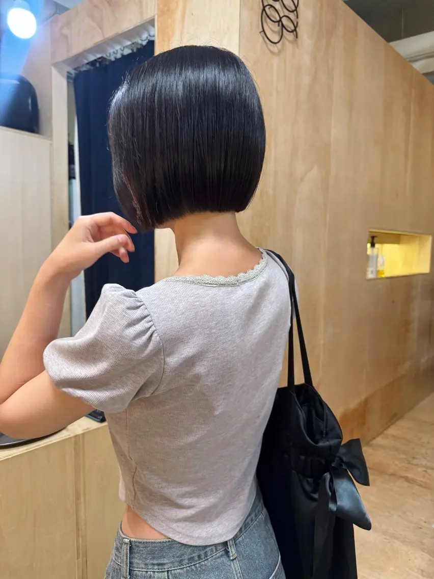 ショート カラー illatos あやののヘアスタイル