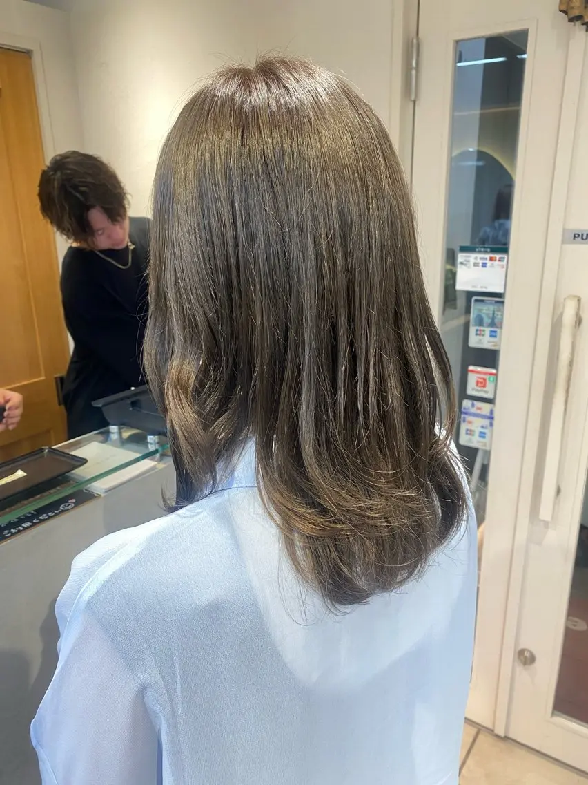 セミロング カラー 透明感カラー ダブルカラー Aya　ブリーチなし 🌱　ダブルカラーのヘアスタイル
