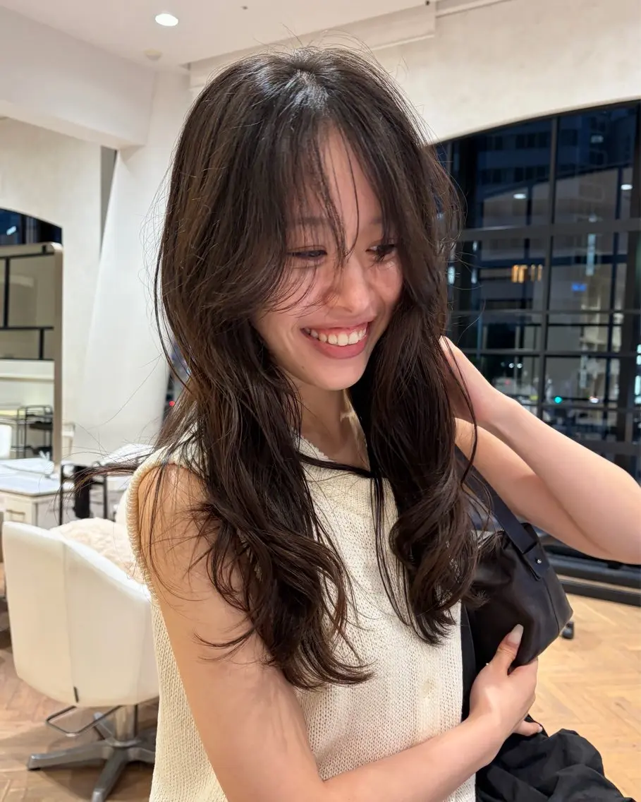 ロング カラー アッシュ 透明感カラー カット ヘアカラー トリートメント サエ/ レイヤー/パーマのヘアスタイル