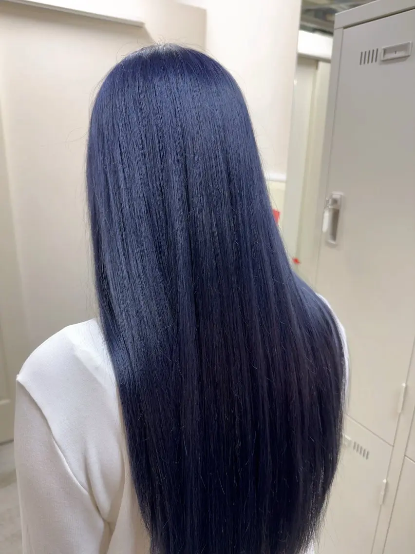 ロング カラー ハイトーンカラー ネイビーカラー ヘアカラー fand ERIのヘアスタイル