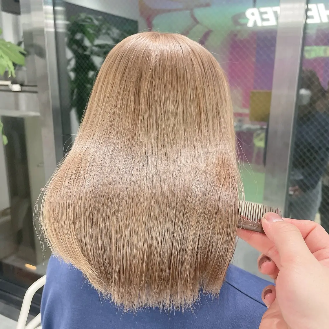 セミロング カラー 🫧ハイトーン🫧 ベージュ🫧徹哉のヘアスタイル
