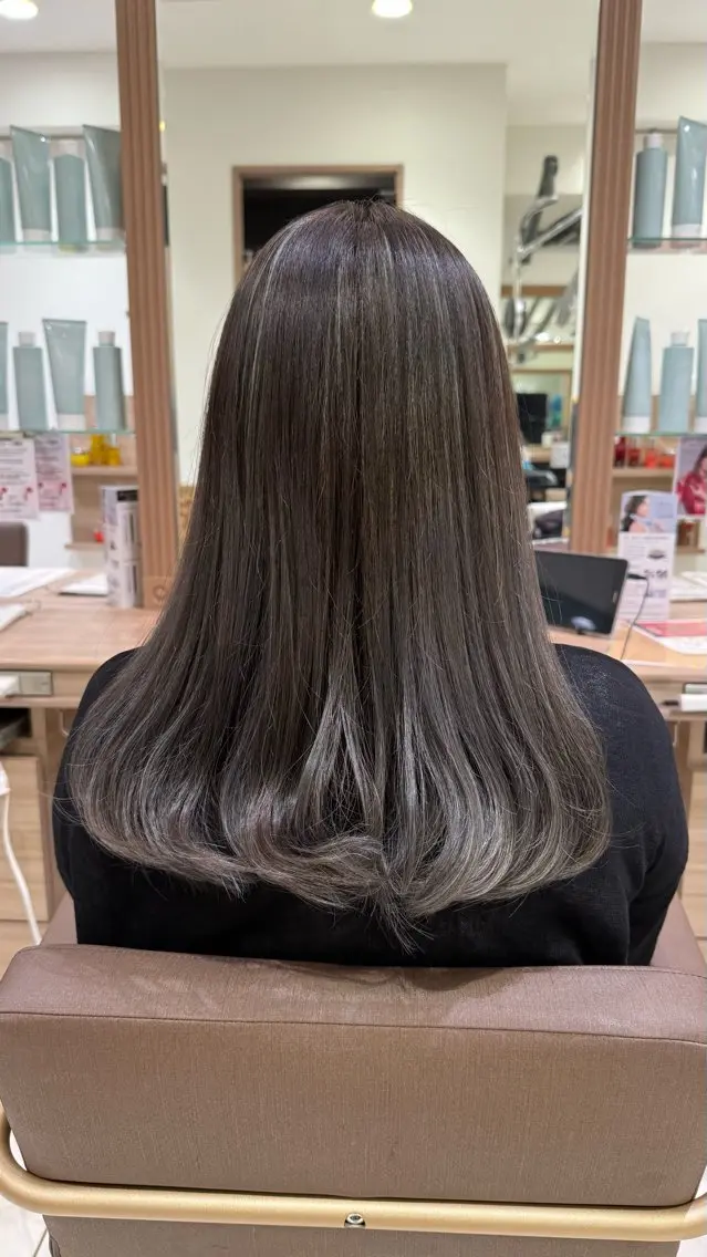 セミロング カット ヘアカラー ハイトーン募集中 💜✝️荒川優輝のヘアスタイル