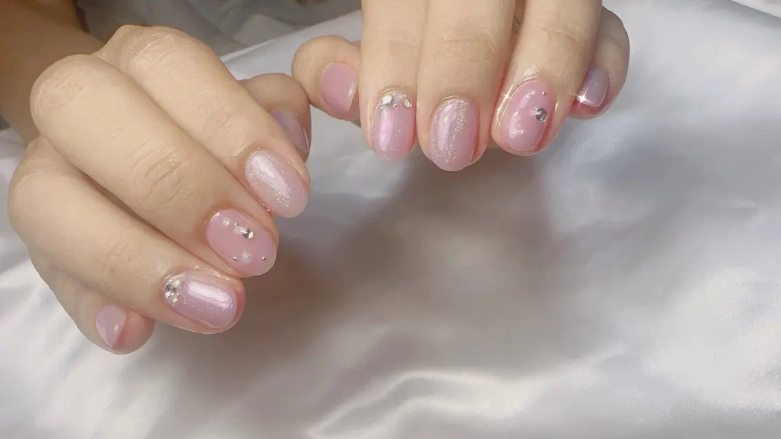 ネイル キラキラネイル ストーンネイル ハンドネイル Cherie PINKのネイルデザイン
