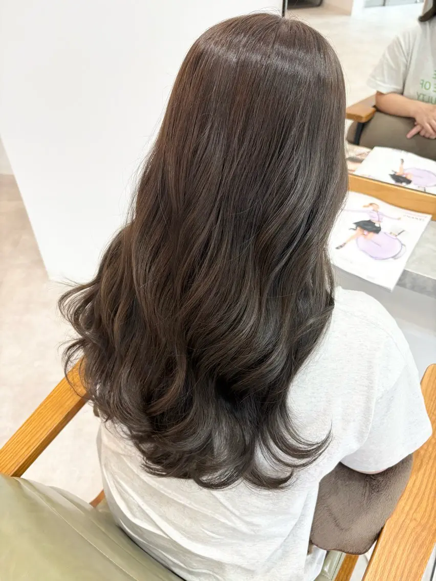 ロング カラー moi Blanc/ Aoyagiのヘアスタイル