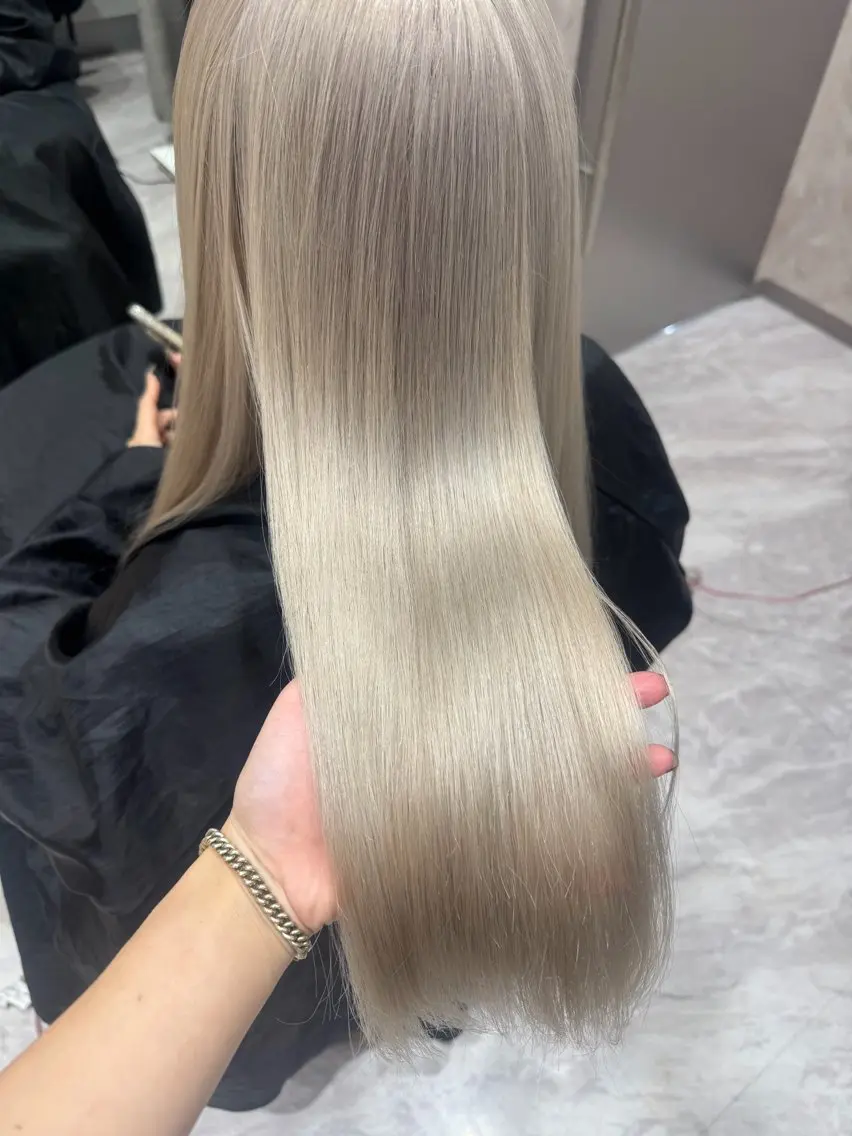 カラー ブロンド 透明感カラー ホワイトブロンド ヘアカラー トリートメント 艶ダブルカラー🩰ハ イトーン‎🤍香織のヘアスタイル