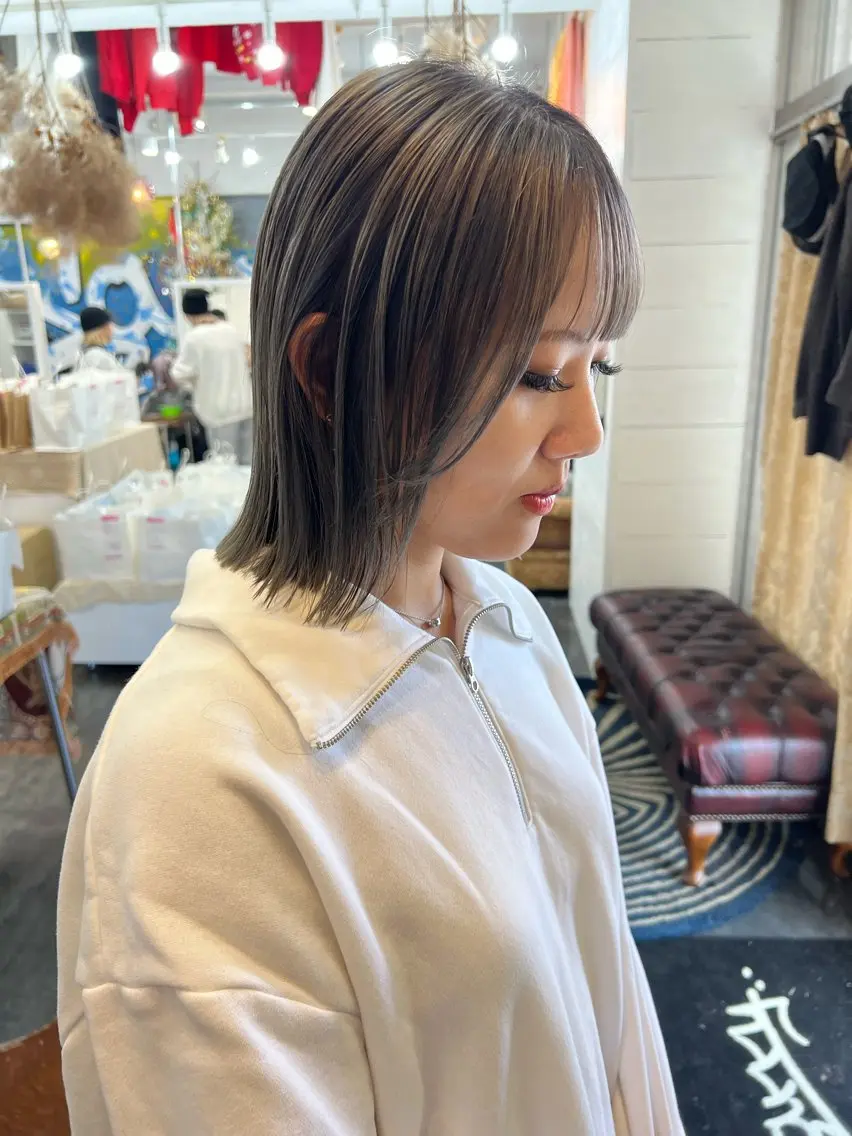 ミディアム カラー グレージュ ラベンダーカラー ラベンダーグレージュ ラベンダーグレー LOMARLIE JURIAのヘアスタイル