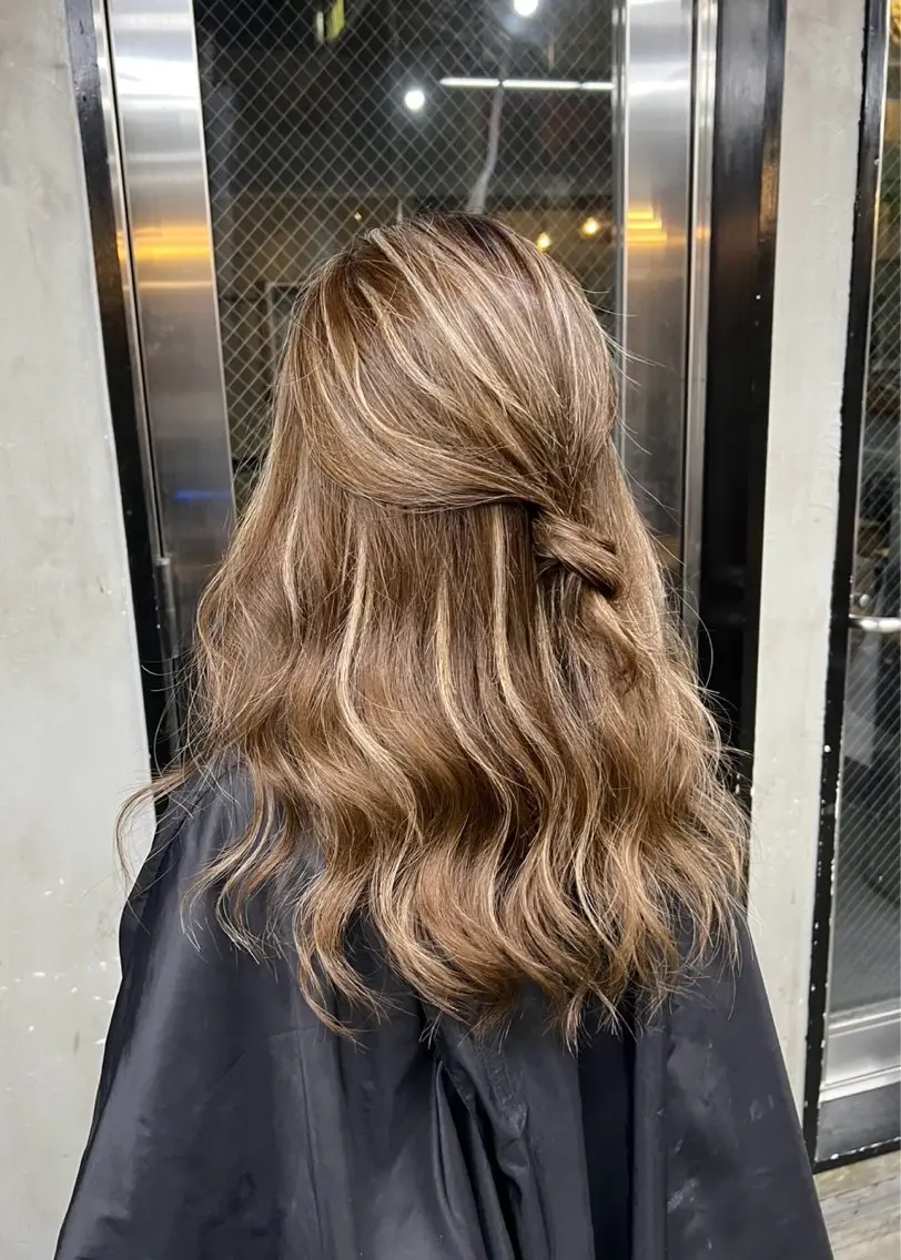 セミロング カラー ヘアアレンジ ベージュカラー ハイライトカラー ハイライト ヘアカラー トリートメント 指名数No.1 /NAOYAのヘアスタイル