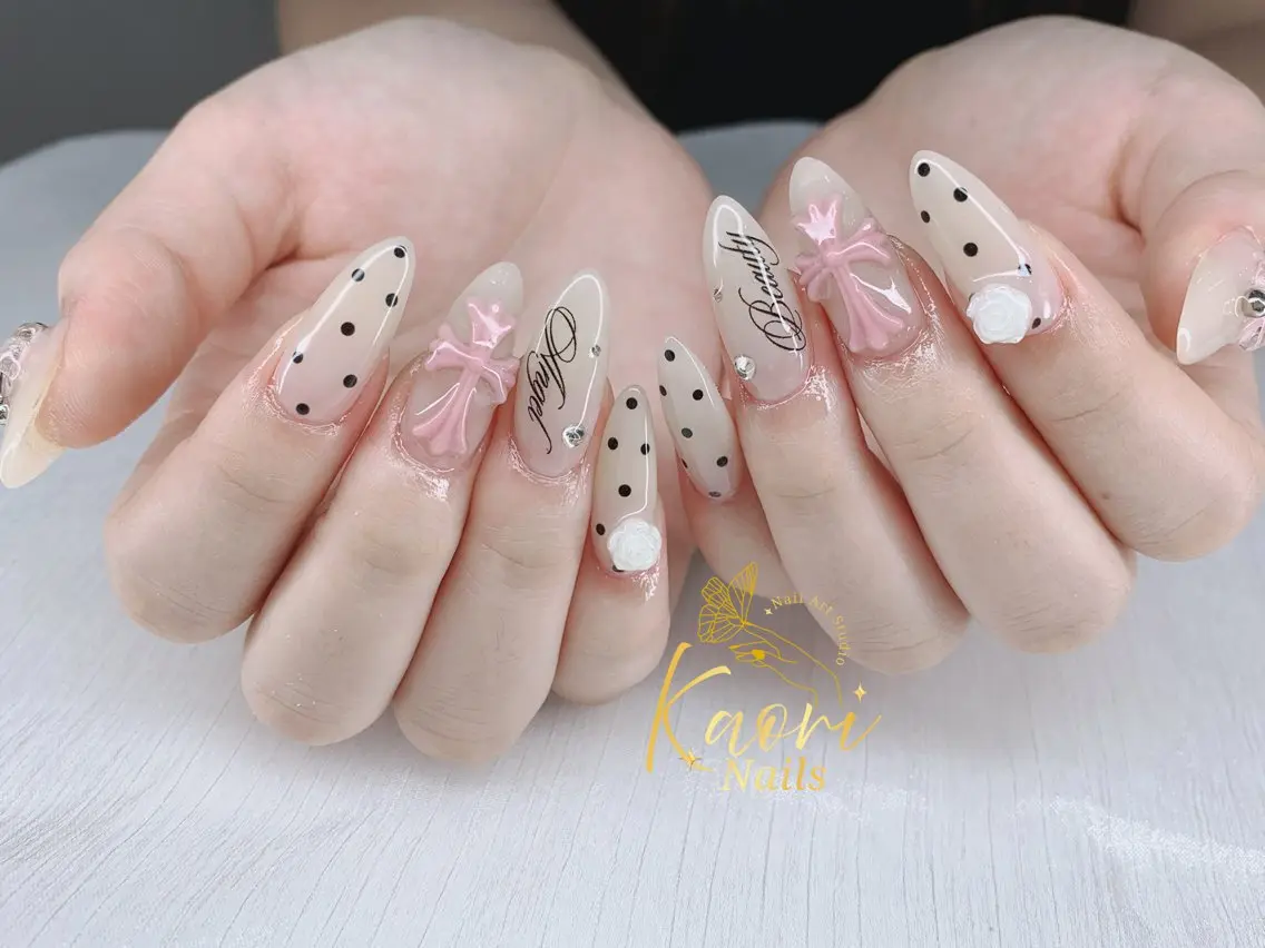 ネイル チークネイル ドット フレンチネイル ジェルネイル グラデーション Kaori Nailのネイルデザイン
