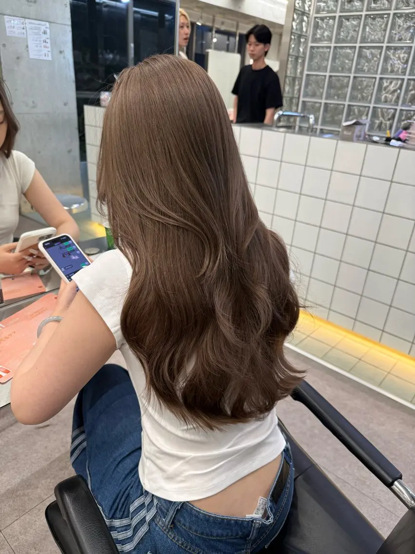 セミロング カラー ベージュカラー ミルクティーベージュ カット ヘアカラー 原宿ブリーチカラー /三村克彦のヘアスタイル