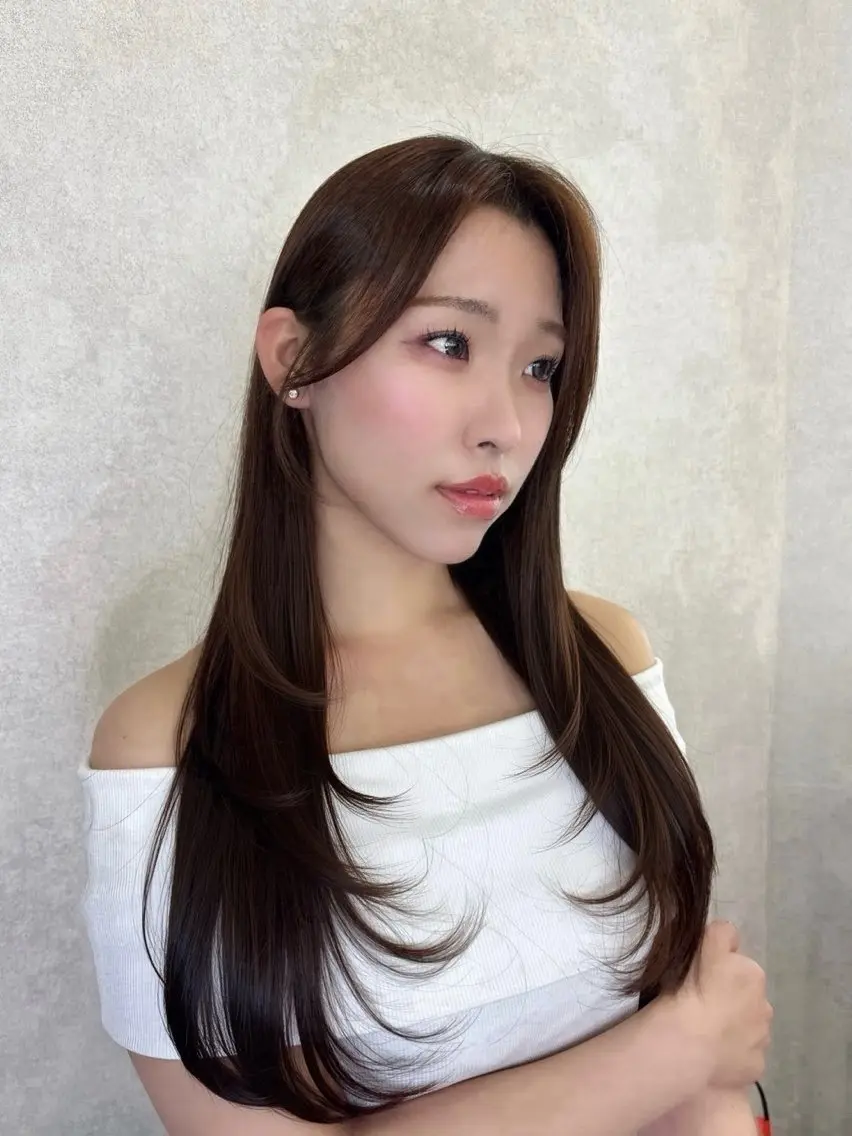 ロング YUNA /栄/透明感カラーのヘアスタイル