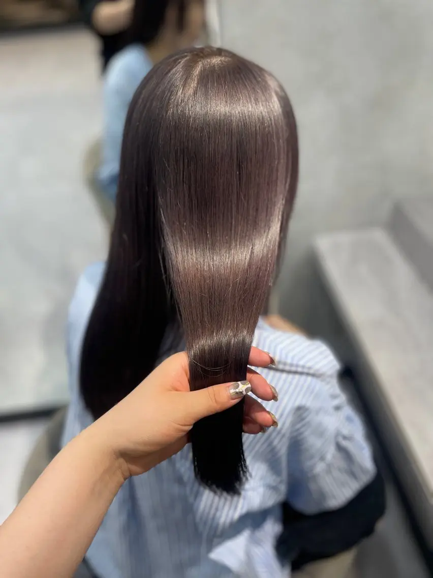 セミロング カラー グレージュ ラベンダーカラー ラベンダーグレージュ ラベンダーグレー GEM YURI ハイトーンカラーのヘアスタイル