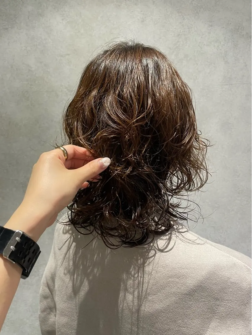 ミディアム パーマ ミディアムパーマ カット パーマ yumemiレイヤー ✴︎ 透明感カラーのヘアスタイル