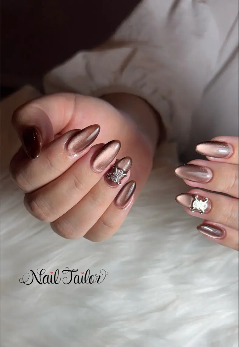 ネイル ブラウン ロングネイル マグネットネイル オフィスネイル ハンドネイル NailTailor ネイルテイラーのネイルデザイン