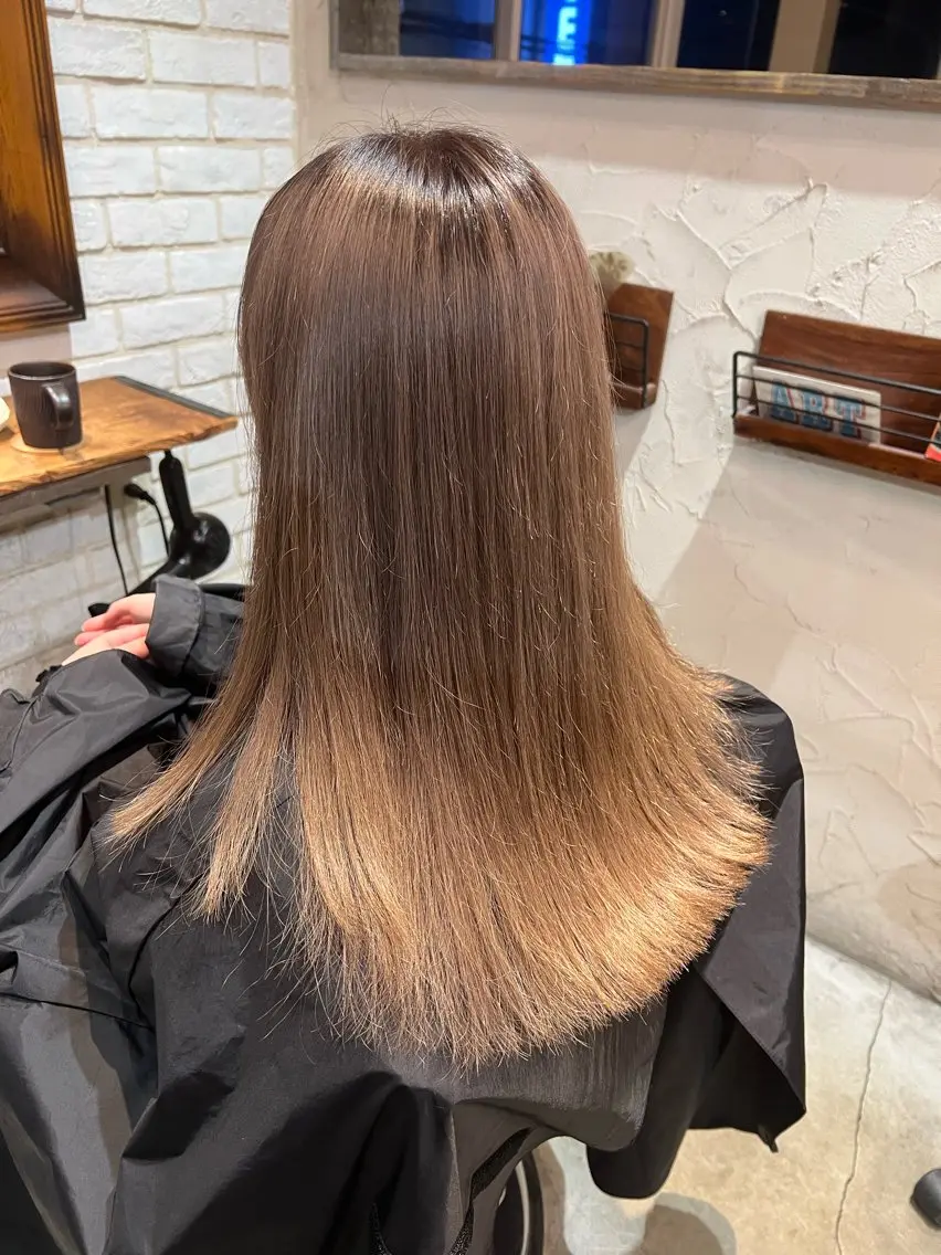 セミロング カラー 毛谷 嘉明/ブリーチカラーのヘアスタイル