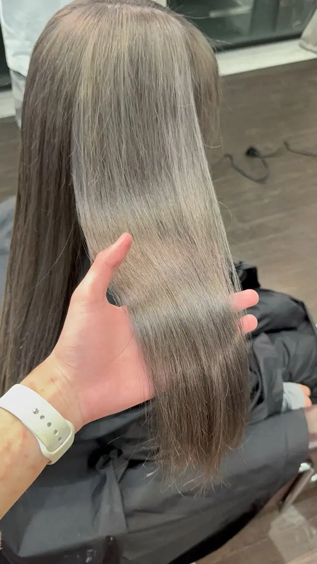 ロング カラー ブリーチ ケアブリーチ 透明感カラー ダークグレー ダブルカラー ヘアカラー Lima/ハイトー ン/ブリーチ/心斎橋のヘアスタイル